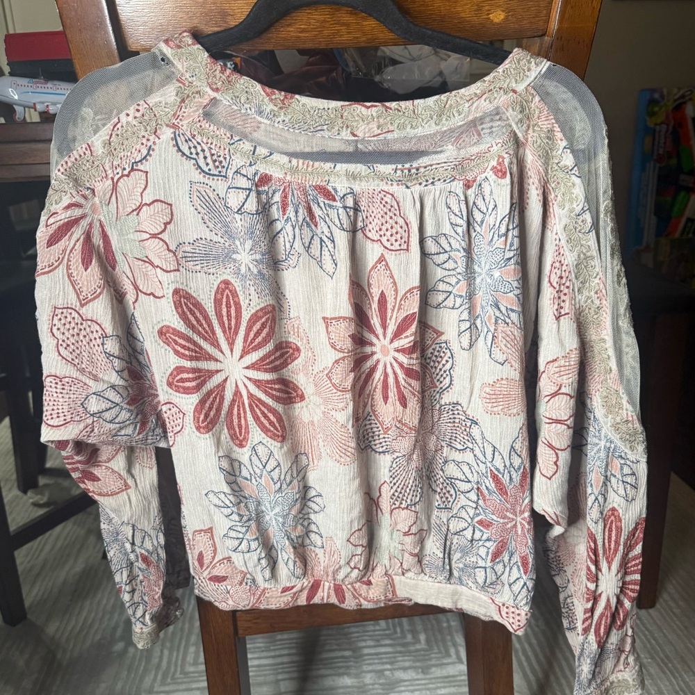 Gimmicks by BKE Boho Floral Embroidered Blouse - Size Small